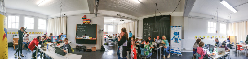 Kids, helpers and mentors hacking away at CoderDojo Nürnberg #7